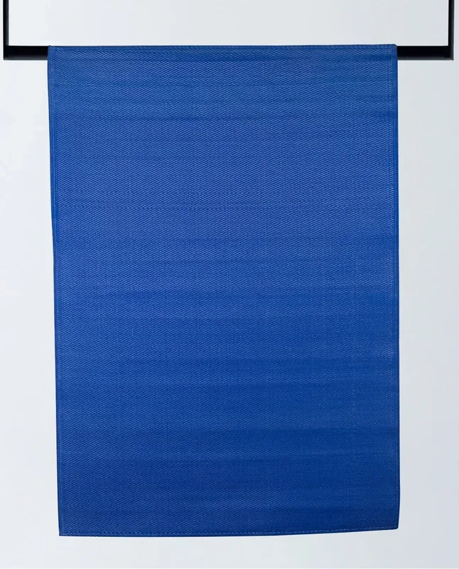 Alfombra de Exterior de Polipropileno (213×150 cm) Llevant Azul Sapphire – The Masie