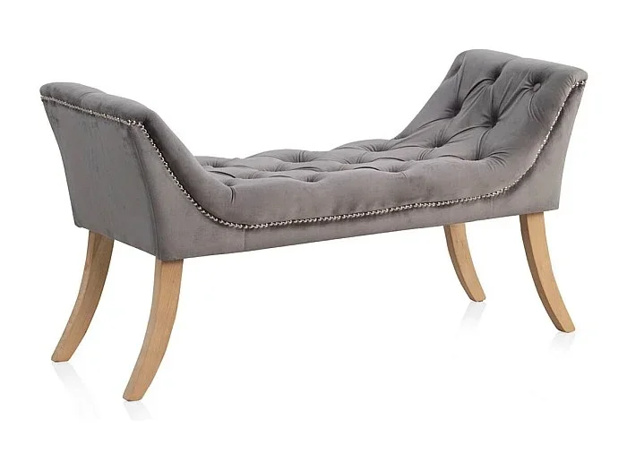 Banqueta tapizada con tejido aterciopelado gris y patas madera