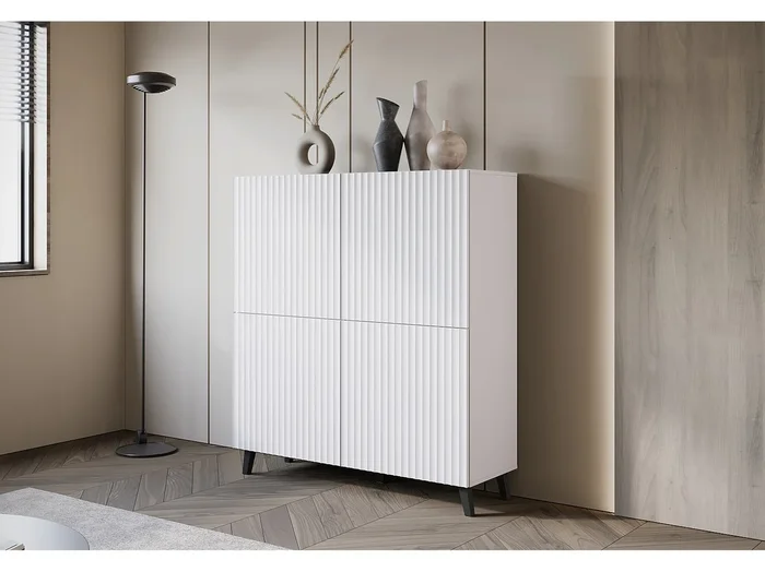 Cómoda alta moderna 120 cm con patas para salón, blanco mate, frentes de MDF con ranuras anchas