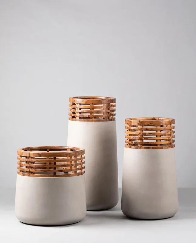 Conjunto 3 Maceteros XL de Hormigón y Madera de Acacia Hazan Gris Concrete – The Masie