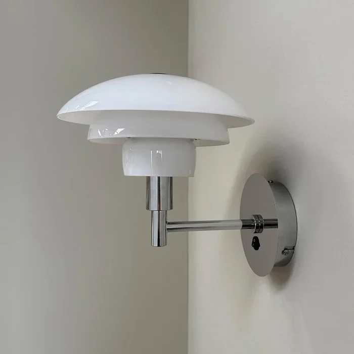 Dyberg Larsen aplique de pared Morph, opal/cromo, anchura 21 cm