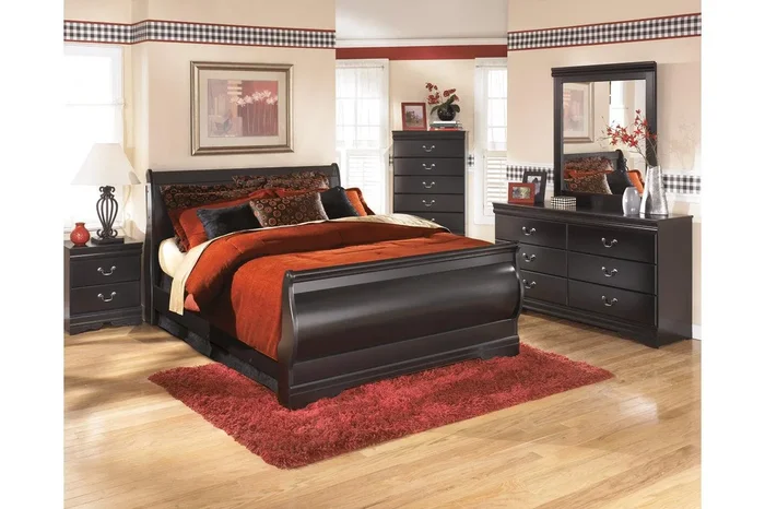 Huey Vineyard Black Queen Sleigh Bed