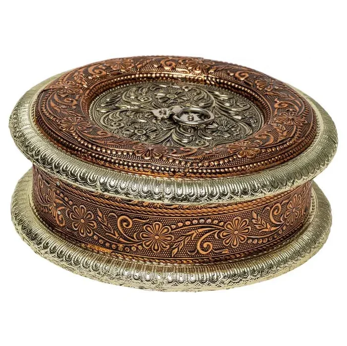 Joyero de metal repujado color bronce 20x20x6