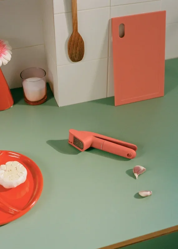 KITCHENWARE STUDIO – Prensa para ajos