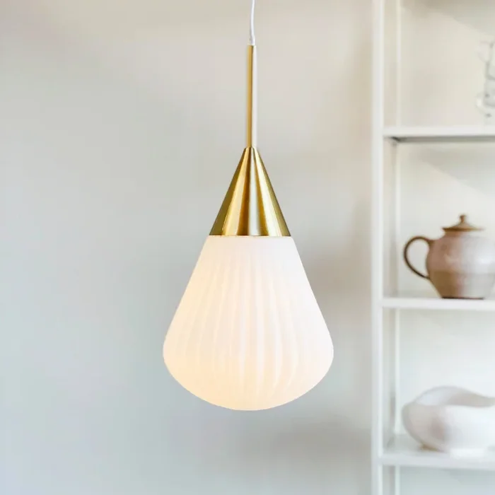 Lámpara colgante Dyberg Larsen Ballon, Ø 21 cm, blanco/color latón