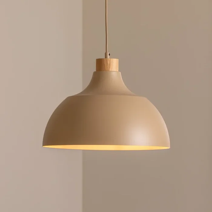 Lámpara colgante Envostar Kaitt, color arena, Ø 34 cm, detalle de madera