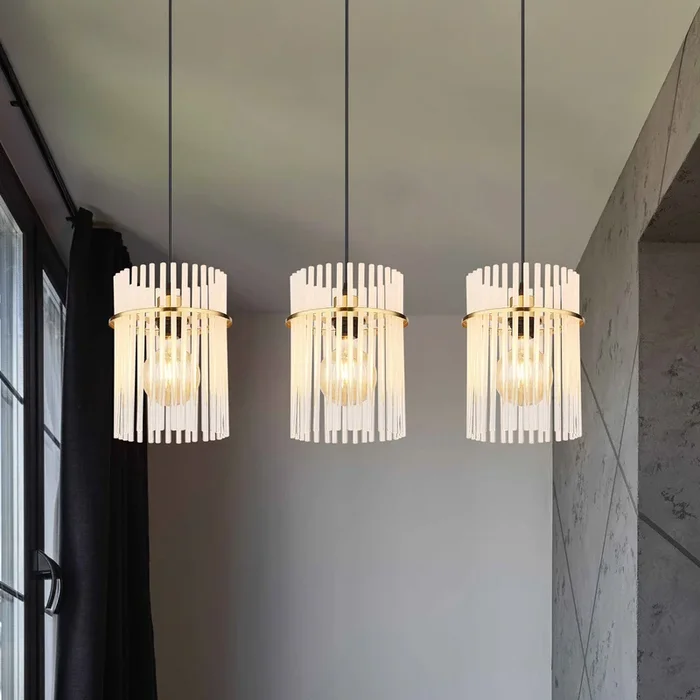 Lámpara colgante Gorley, longitud 80 cm, dorado/opalino, 3 luces.