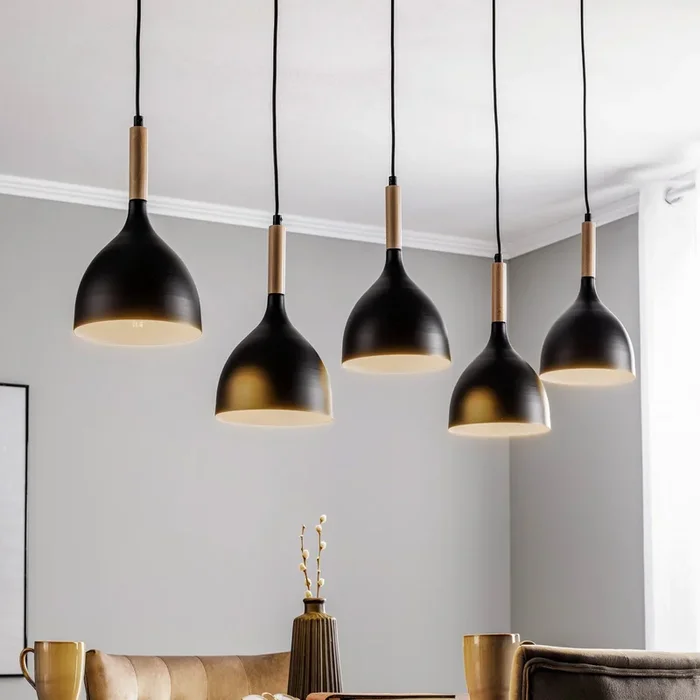 Lámpara colgante Nanu con madera larga, 5 luces, negro