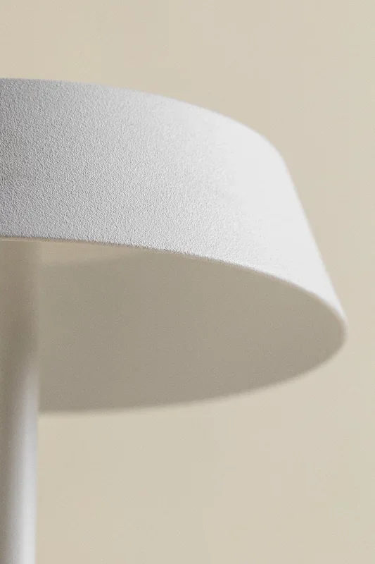 Lámpara de mesa LED inalámbrica para exterior Uliana Blanco – SKLUM