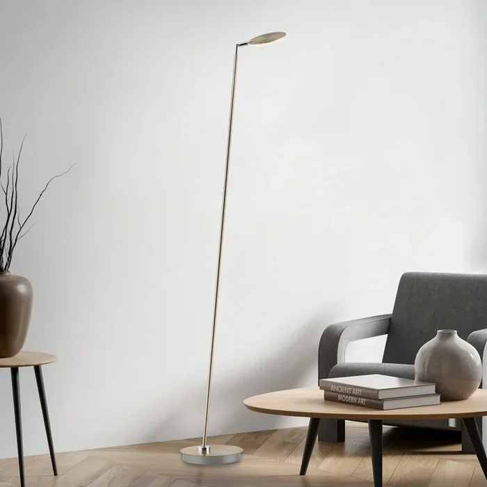 Lámpara de pie LED Paul Neuhaus Akku-Bente, latón, CCT, USB-C