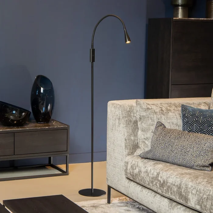 Lámpara de pie LED Zozy, negra, 3-StepDim, altura 145 cm, brazo flexible