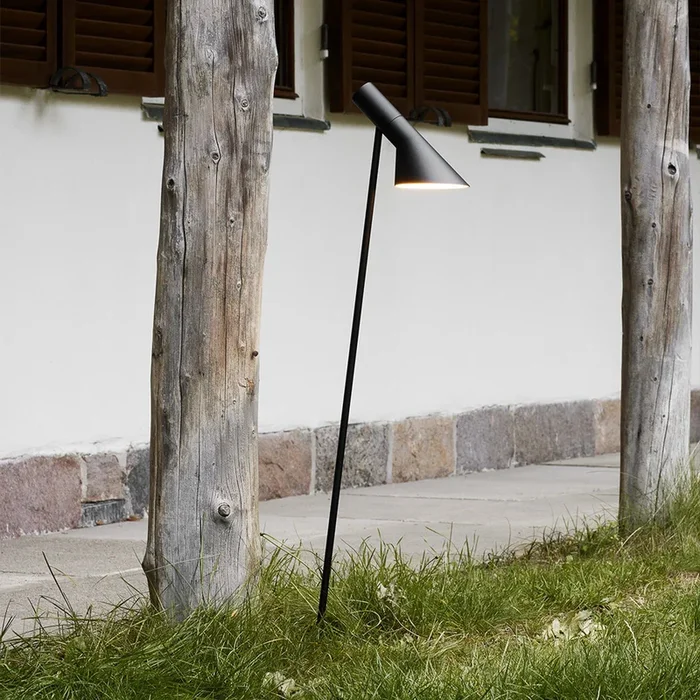 Louis Poulsen AJ Garden alto 95 cm pica tierra 830