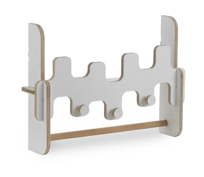 Percha de madera contrachapada blanca