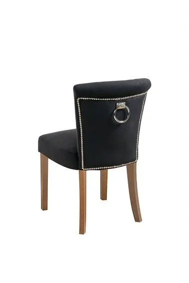 Positano – Silla de comedor con argolla en la parte posterior – terciopelo negro – Patas naturales
