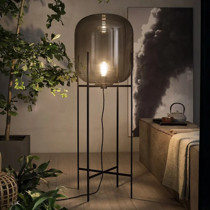 pulpo lámpara de pie Oda Big, gris humo/negro, altura 140 cm
