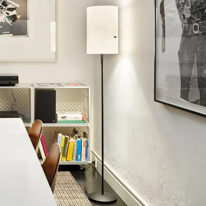 serien.lighting Club S lámpara de pie LED, negro