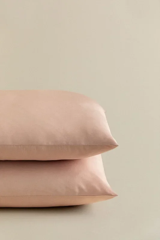 Set de 2 fundas de almohada en satén de 300 hilos Sampras 60 x 60 cm Rosa Avellana – SKLUM