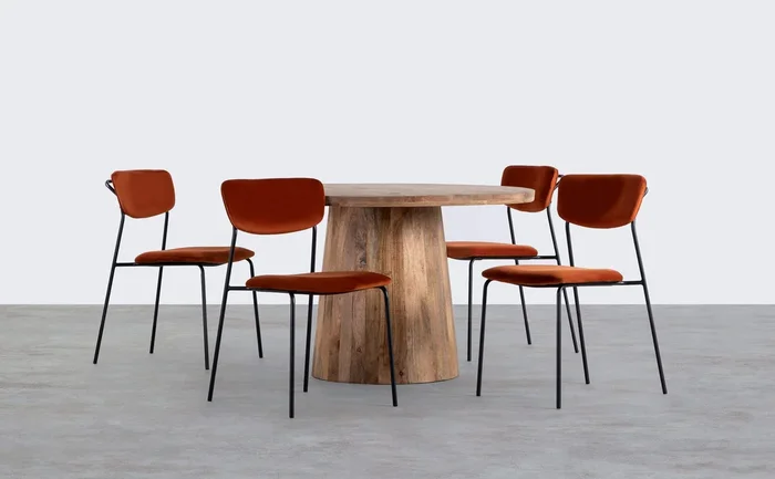 Set de Mesa Redonda de Madera Doran y 4 Sillas de Terciopelo Morgan Naranja Terra – The Masie