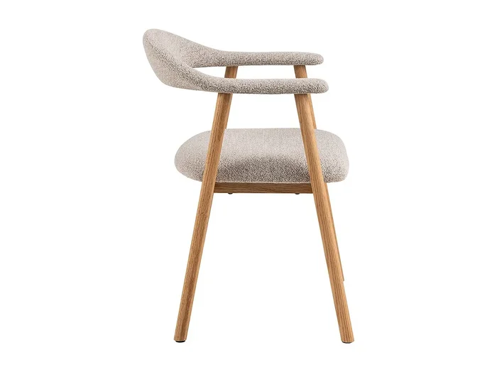 Silla de comedor Addi con reposabrazos bouclé beige.